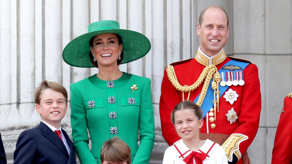 Prince-William-Prince-of-Wales-Prince-Louis-of-Wales-Catherine-Princess-of-Wales-Princess-Charlotte-of-Wales-and-Prince-George-of-Wales-on-the-Buckingham-Palace-balcony-during-Trooping-the-Colour