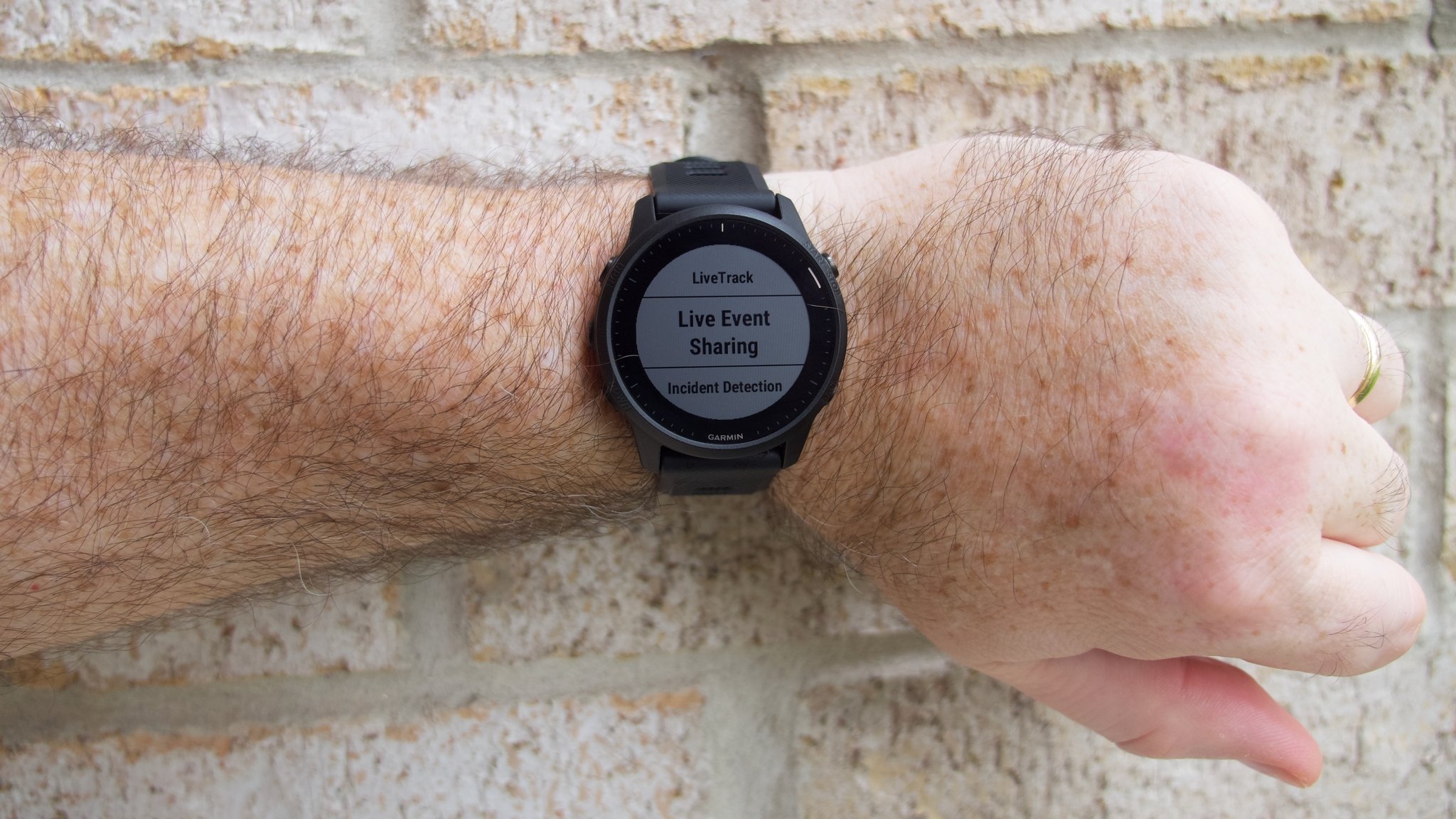 The Garmin Forerunner LTE, showing an option for Live Event Sharing via satellite