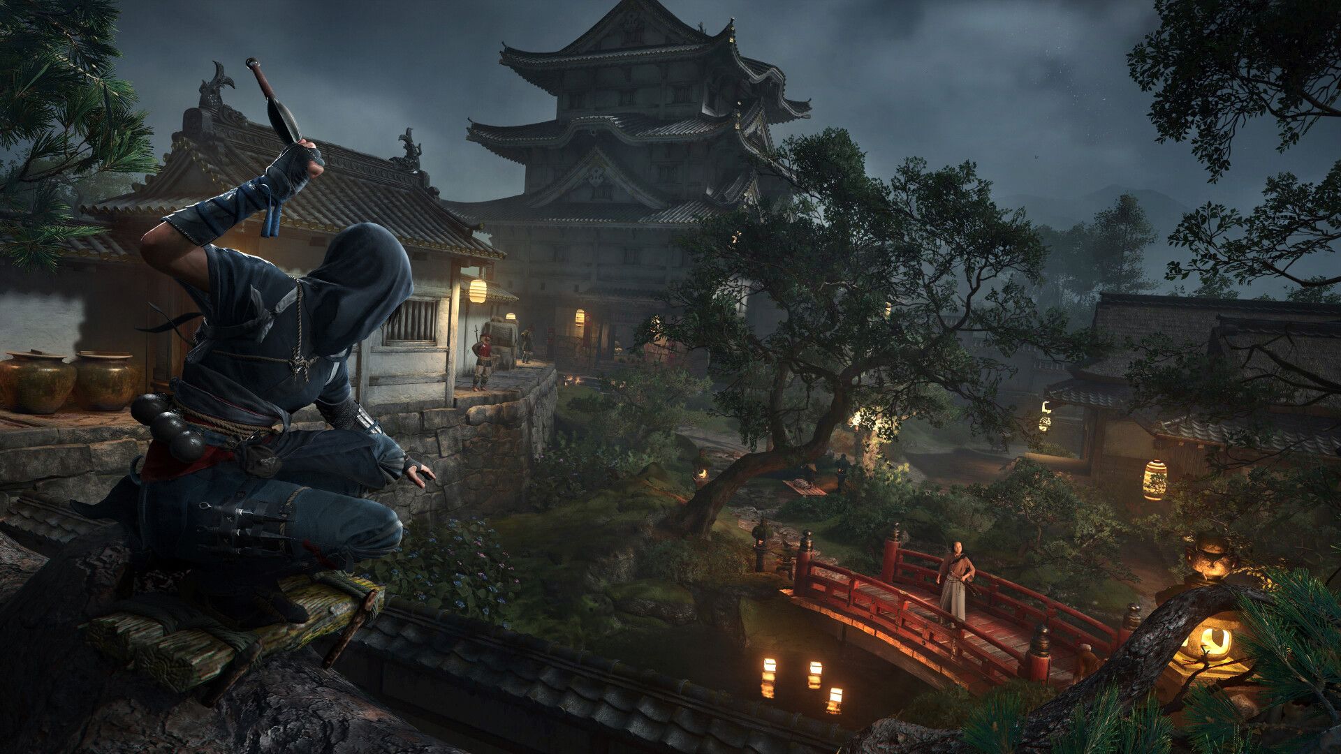 Assassin's Creed Shadows: shinobi perched on a wall.