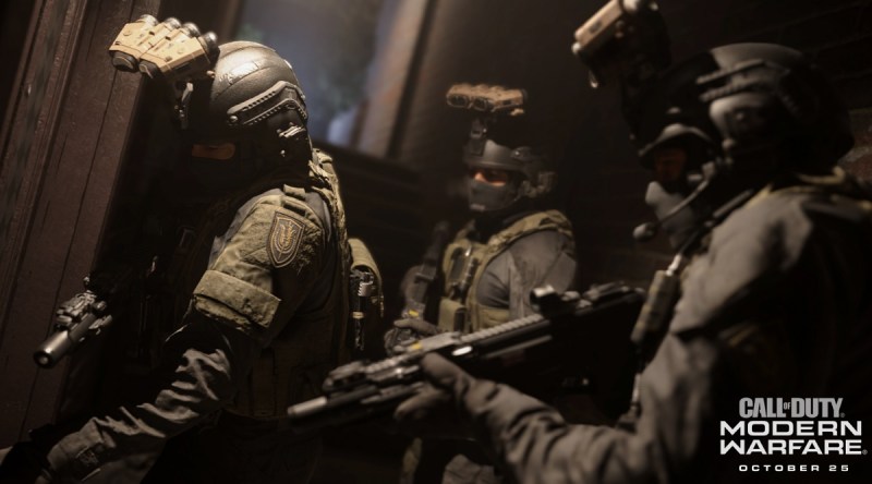 Call of Duty: Modern Warfare. Soldiers stack up as they enter a house.