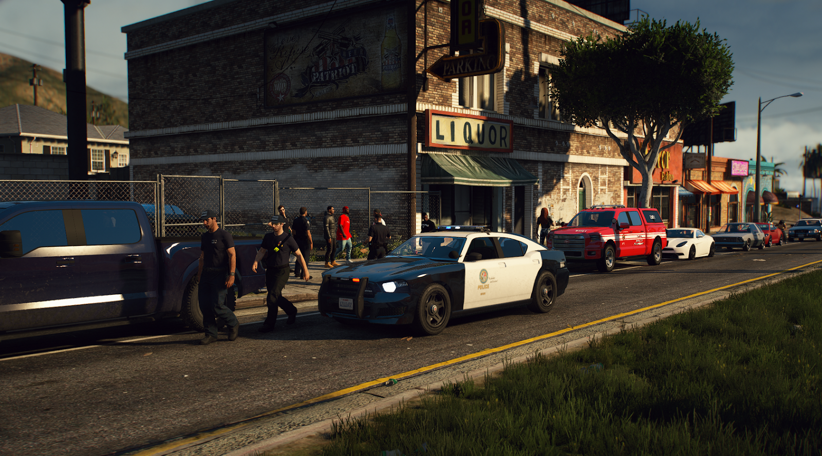 Shot of a busy street in GTA V Roleplay servers, courtesy of FiveM